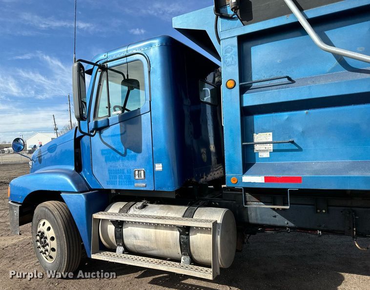 image for item NU9467 2005 Freightliner  Century Class S/T dump truck