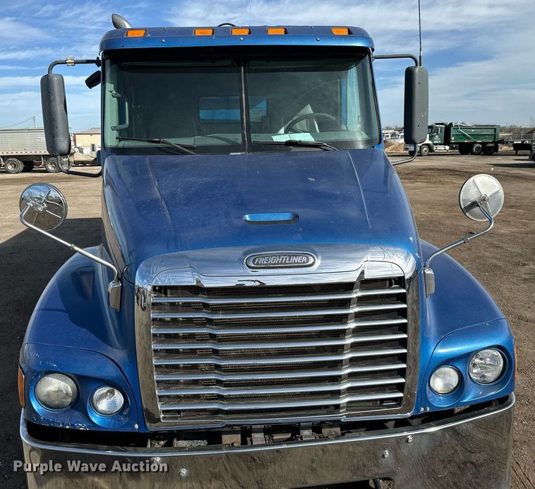 image for item NU9467 2005 Freightliner  Century Class S/T dump truck