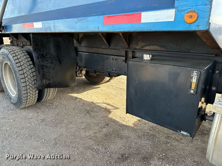 image for item NU9467 2005 Freightliner  Century Class S/T dump truck