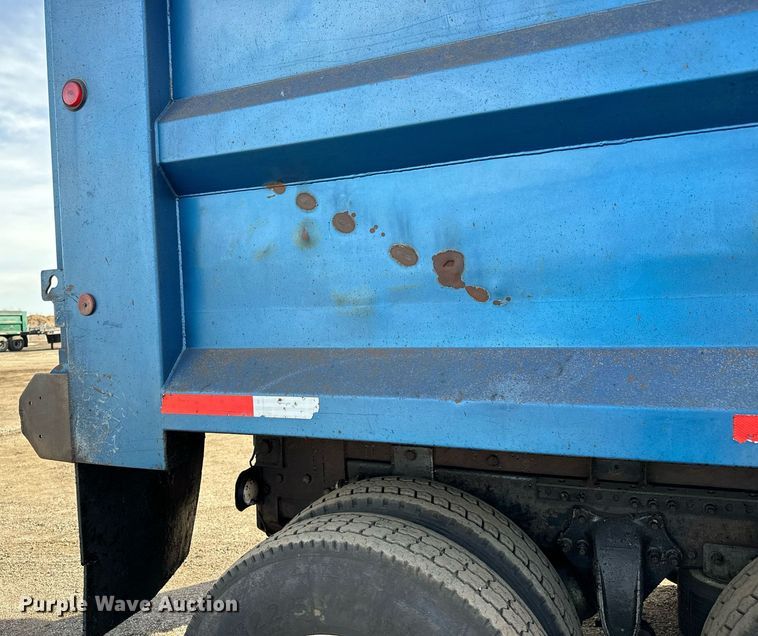 image for item NU9467 2005 Freightliner  Century Class S/T dump truck