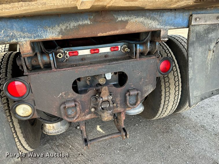 image for item NU9467 2005 Freightliner  Century Class S/T dump truck