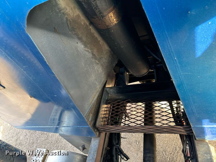 image for item NU9467 2005 Freightliner  Century Class S/T dump truck