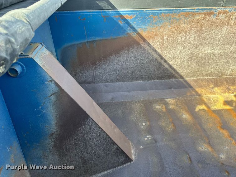 image for item NU9467 2005 Freightliner  Century Class S/T dump truck