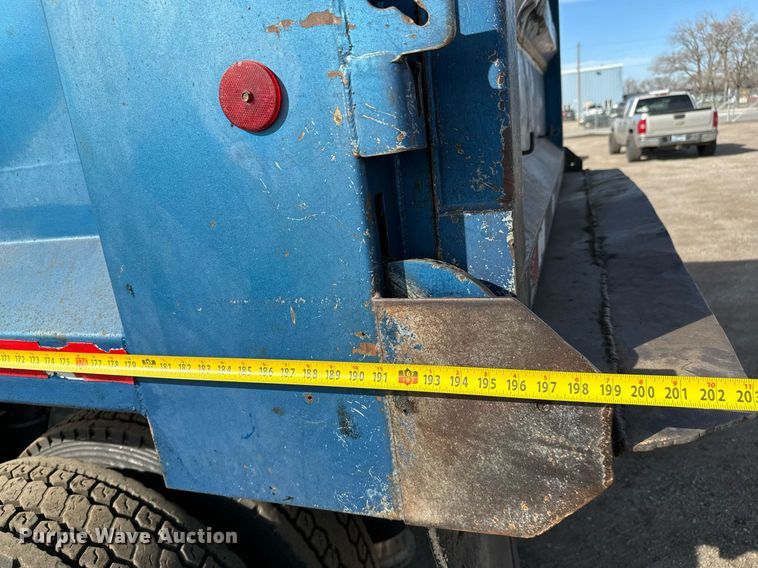 image for item NU9467 2005 Freightliner  Century Class S/T dump truck