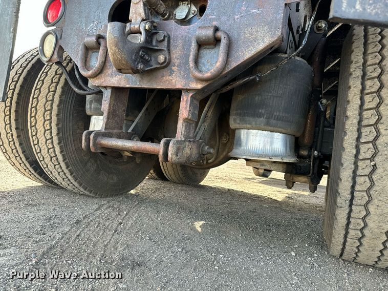 image for item NU9467 2005 Freightliner  Century Class S/T dump truck