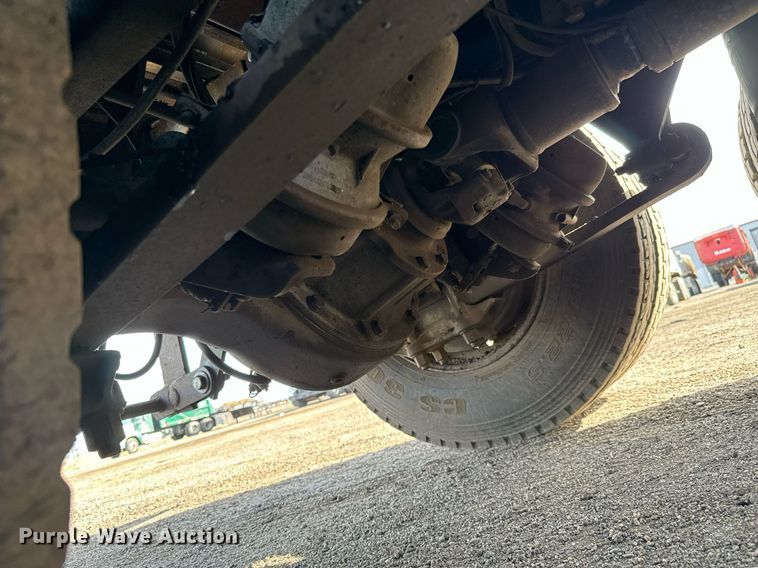 image for item NU9467 2005 Freightliner  Century Class S/T dump truck