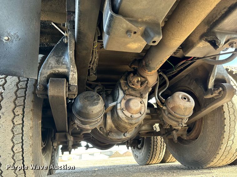 image for item NU9467 2005 Freightliner  Century Class S/T dump truck