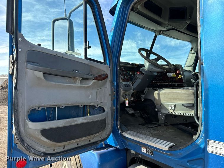 image for item NU9467 2005 Freightliner  Century Class S/T dump truck