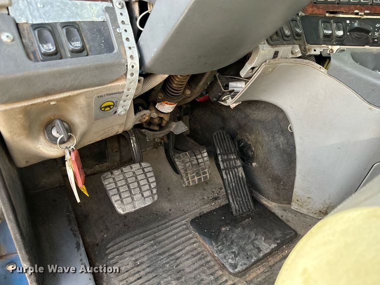 image for item NU9467 2005 Freightliner  Century Class S/T dump truck