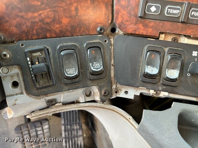 image for item NU9467 2005 Freightliner  Century Class S/T dump truck