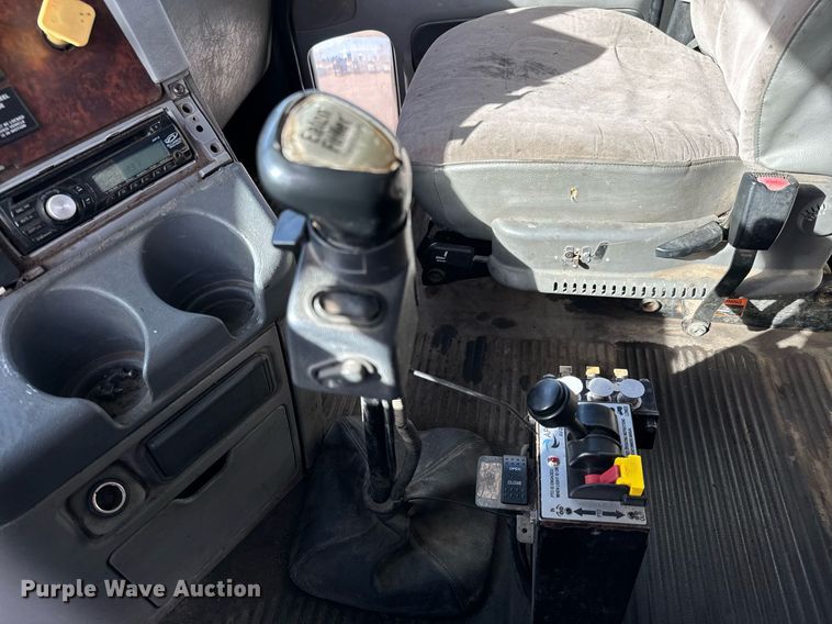 image for item NU9467 2005 Freightliner  Century Class S/T dump truck