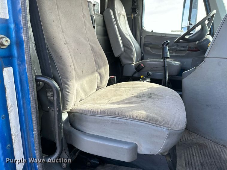 image for item NU9467 2005 Freightliner  Century Class S/T dump truck