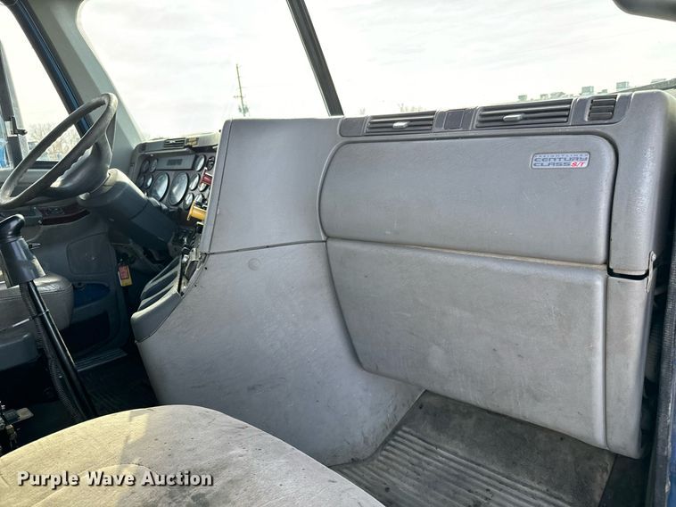 image for item NU9467 2005 Freightliner  Century Class S/T dump truck