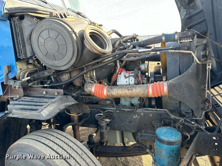 image for item NU9467 2005 Freightliner  Century Class S/T dump truck