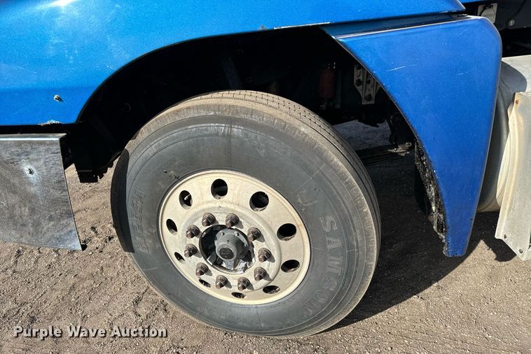 image for item NU9467 2005 Freightliner  Century Class S/T dump truck