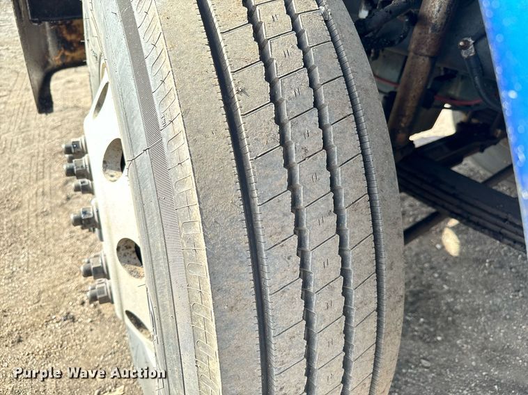 image for item NU9467 2005 Freightliner  Century Class S/T dump truck