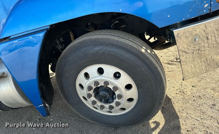 image for item NU9467 2005 Freightliner  Century Class S/T dump truck