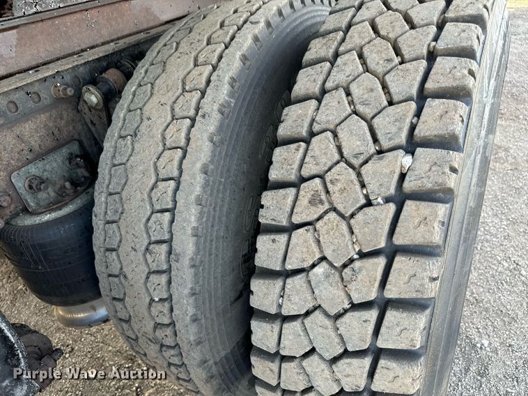 image for item NU9467 2005 Freightliner  Century Class S/T dump truck