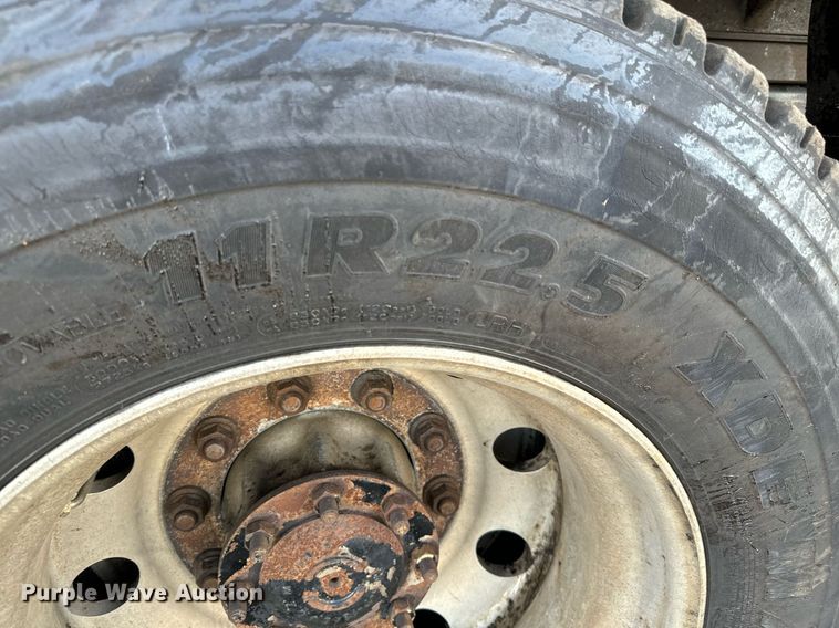 image for item NU9467 2005 Freightliner  Century Class S/T dump truck