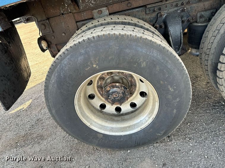 image for item NU9467 2005 Freightliner  Century Class S/T dump truck