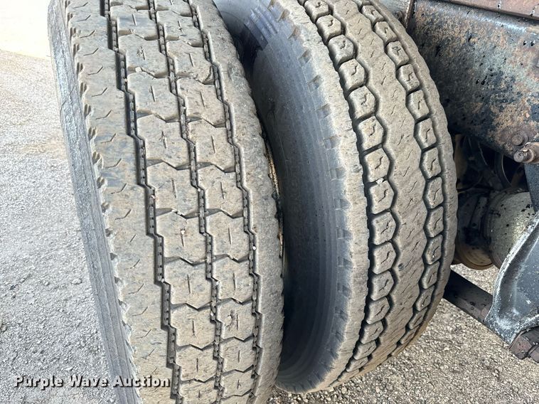 image for item NU9467 2005 Freightliner  Century Class S/T dump truck