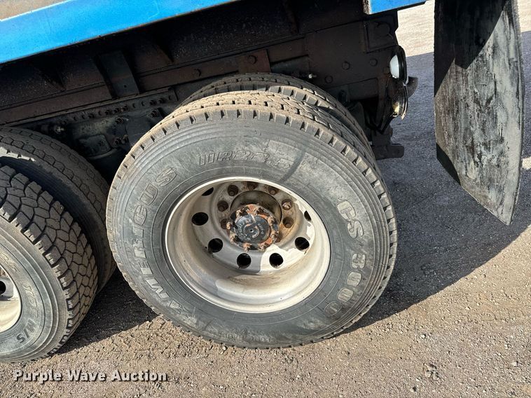 image for item NU9467 2005 Freightliner  Century Class S/T dump truck