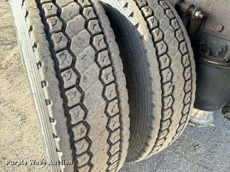 image for item NU9467 2005 Freightliner  Century Class S/T dump truck