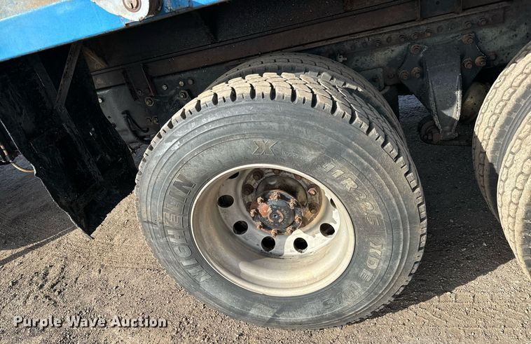 image for item NU9467 2005 Freightliner  Century Class S/T dump truck