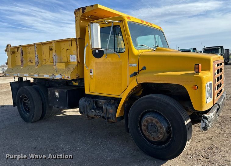 image for item NU9468 1986 International  S1700 dump truck