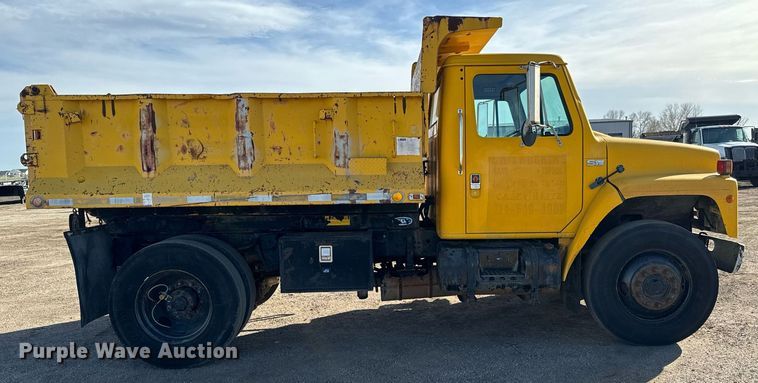 image for item NU9468 1986 International  S1700 dump truck