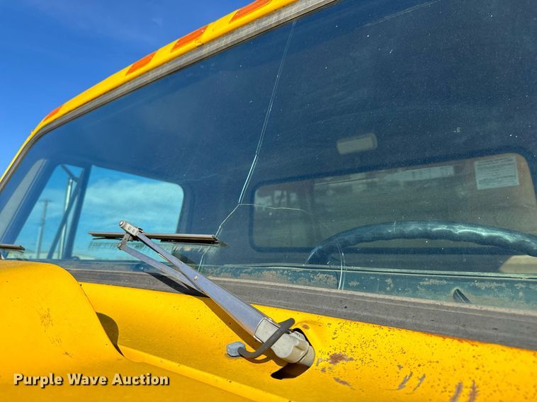 image for item NU9468 1986 International  S1700 dump truck