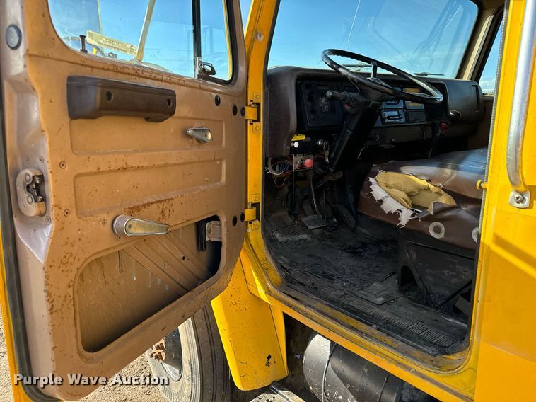 image for item NU9468 1986 International  S1700 dump truck