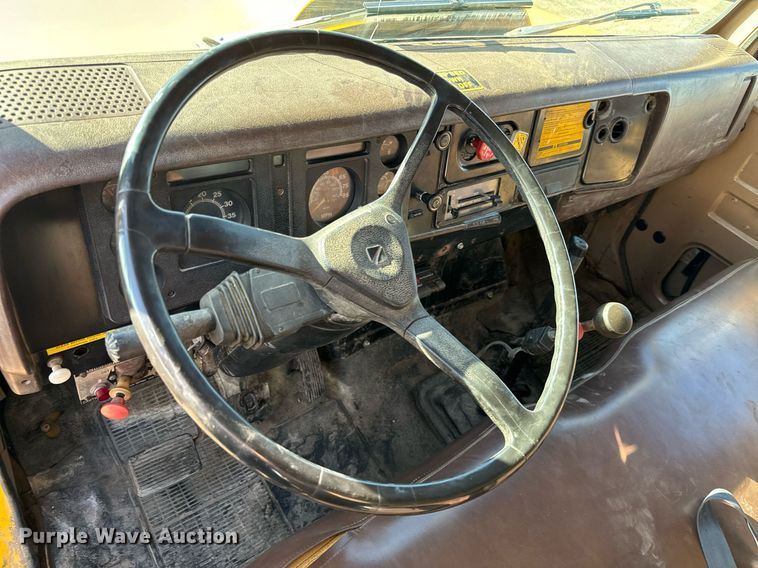 image for item NU9468 1986 International  S1700 dump truck