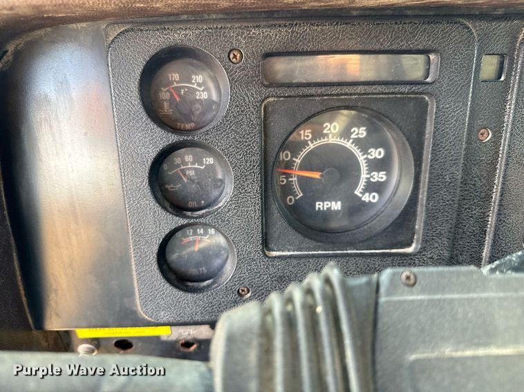 image for item NU9468 1986 International  S1700 dump truck