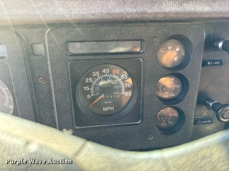 image for item NU9468 1986 International  S1700 dump truck