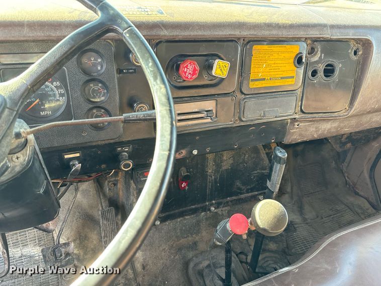 image for item NU9468 1986 International  S1700 dump truck