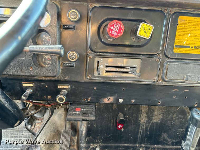 image for item NU9468 1986 International  S1700 dump truck