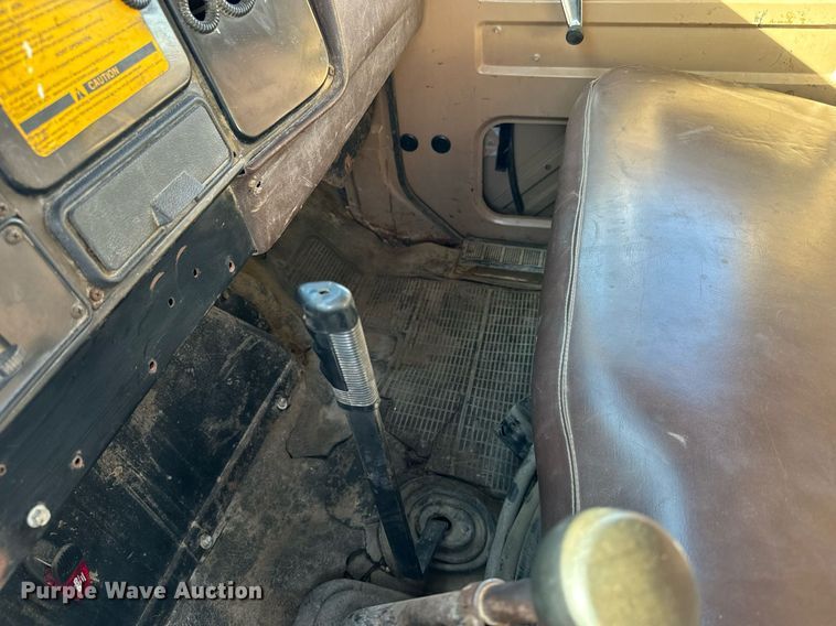 image for item NU9468 1986 International  S1700 dump truck