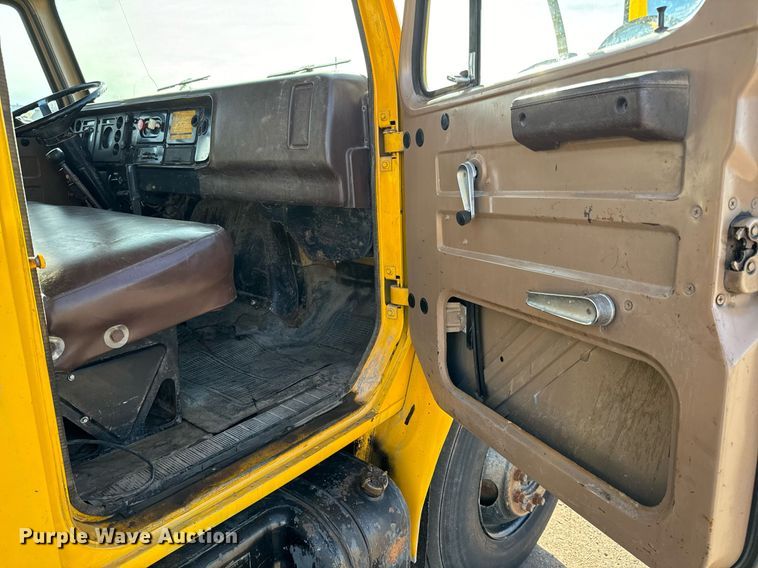 image for item NU9468 1986 International  S1700 dump truck