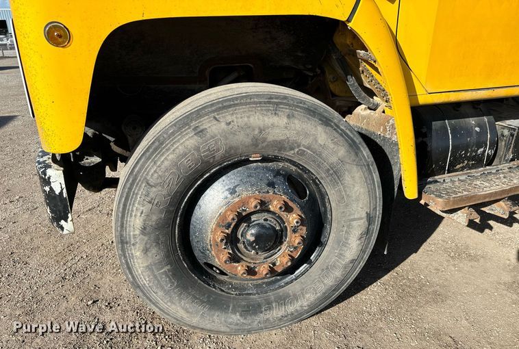 image for item NU9468 1986 International  S1700 dump truck