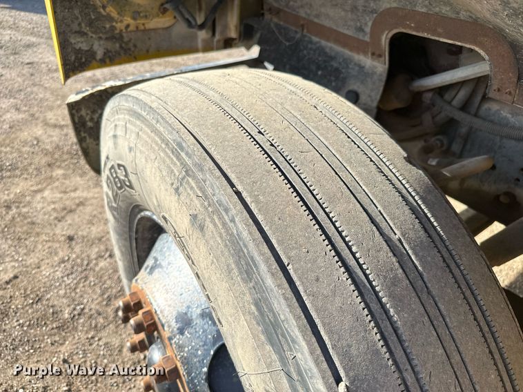 image for item NU9468 1986 International  S1700 dump truck