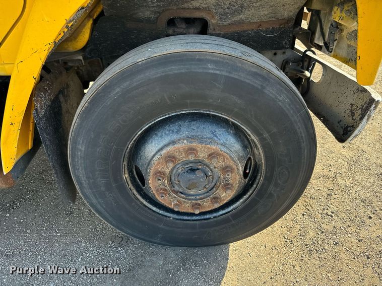 image for item NU9468 1986 International  S1700 dump truck