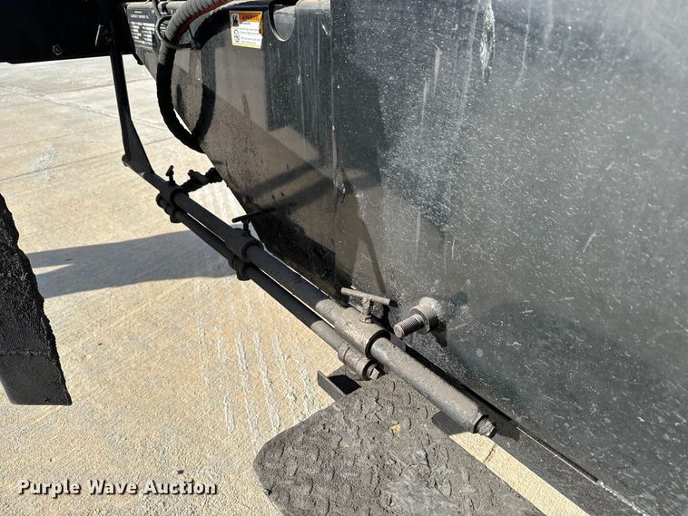 image for item NU9485 2019 Blastcrete  DA-350  seal coat applicator