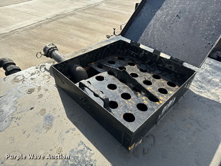 image for item NU9485 2019 Blastcrete  DA-350  seal coat applicator