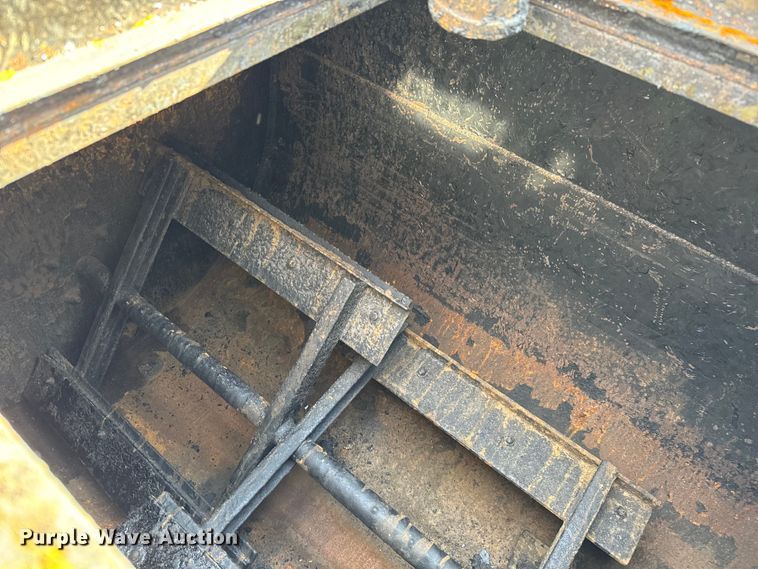 image for item NU9485 2019 Blastcrete  DA-350  seal coat applicator