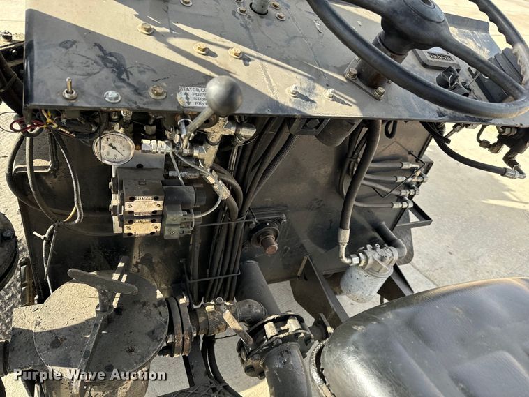 image for item NU9485 2019 Blastcrete  DA-350  seal coat applicator