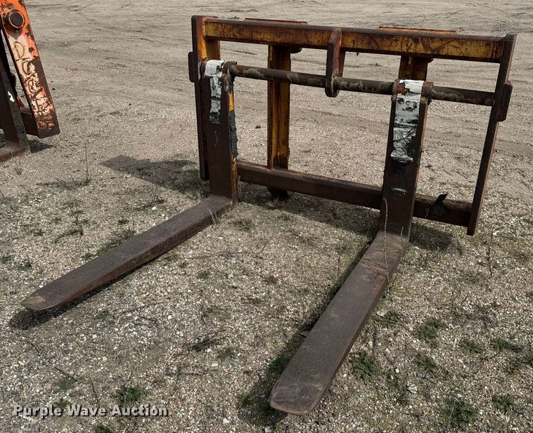 image for item NU9488 Wheel loader forks