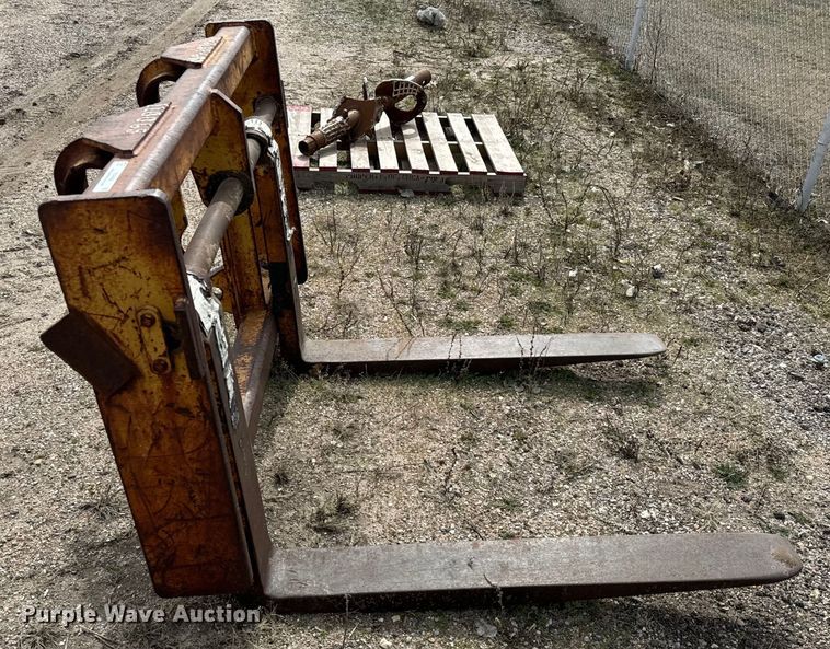 image for item NU9488 Wheel loader forks