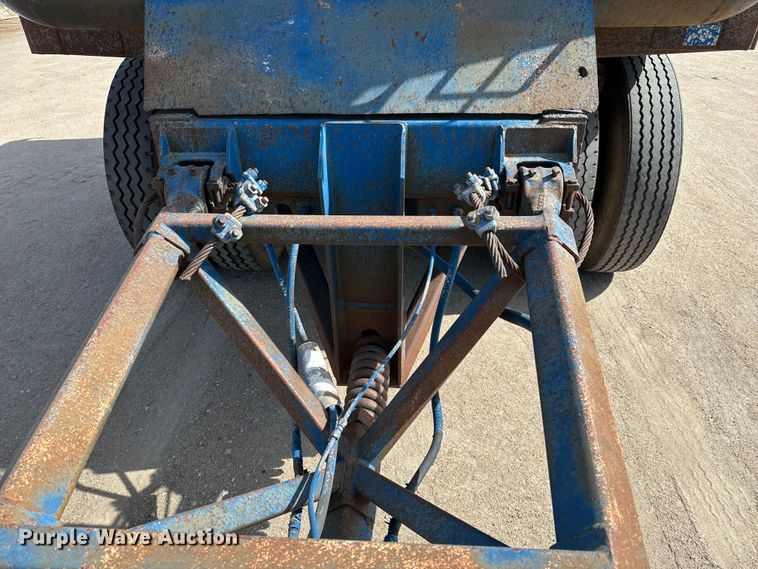 image for item NU9492 1982 Clement  end dump pup trailer