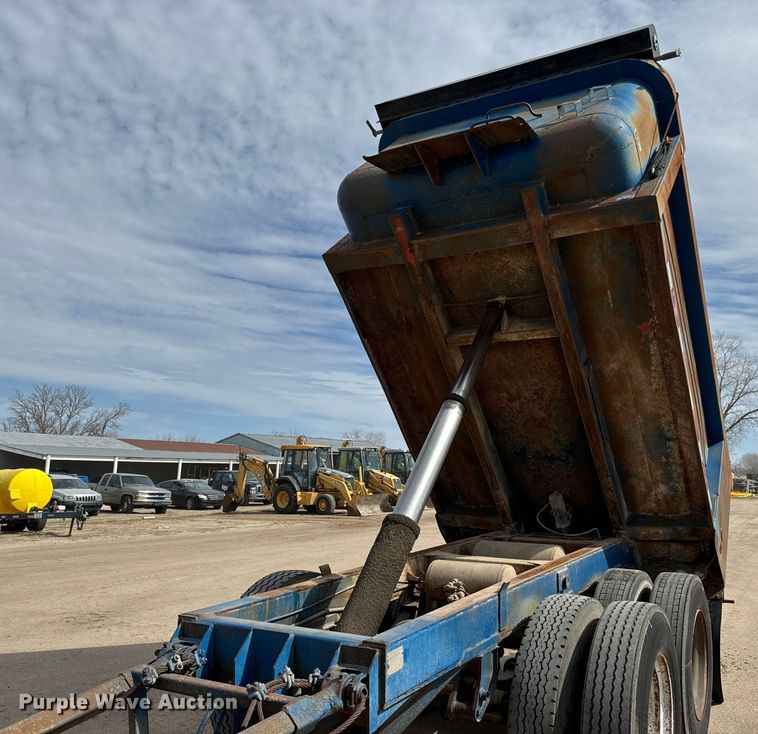 image for item NU9492 1982 Clement  end dump pup trailer